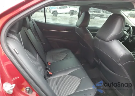 2018 Toyota Camry L z USA, uszkodzony, nr VIN 4T1B11HK5JU564010